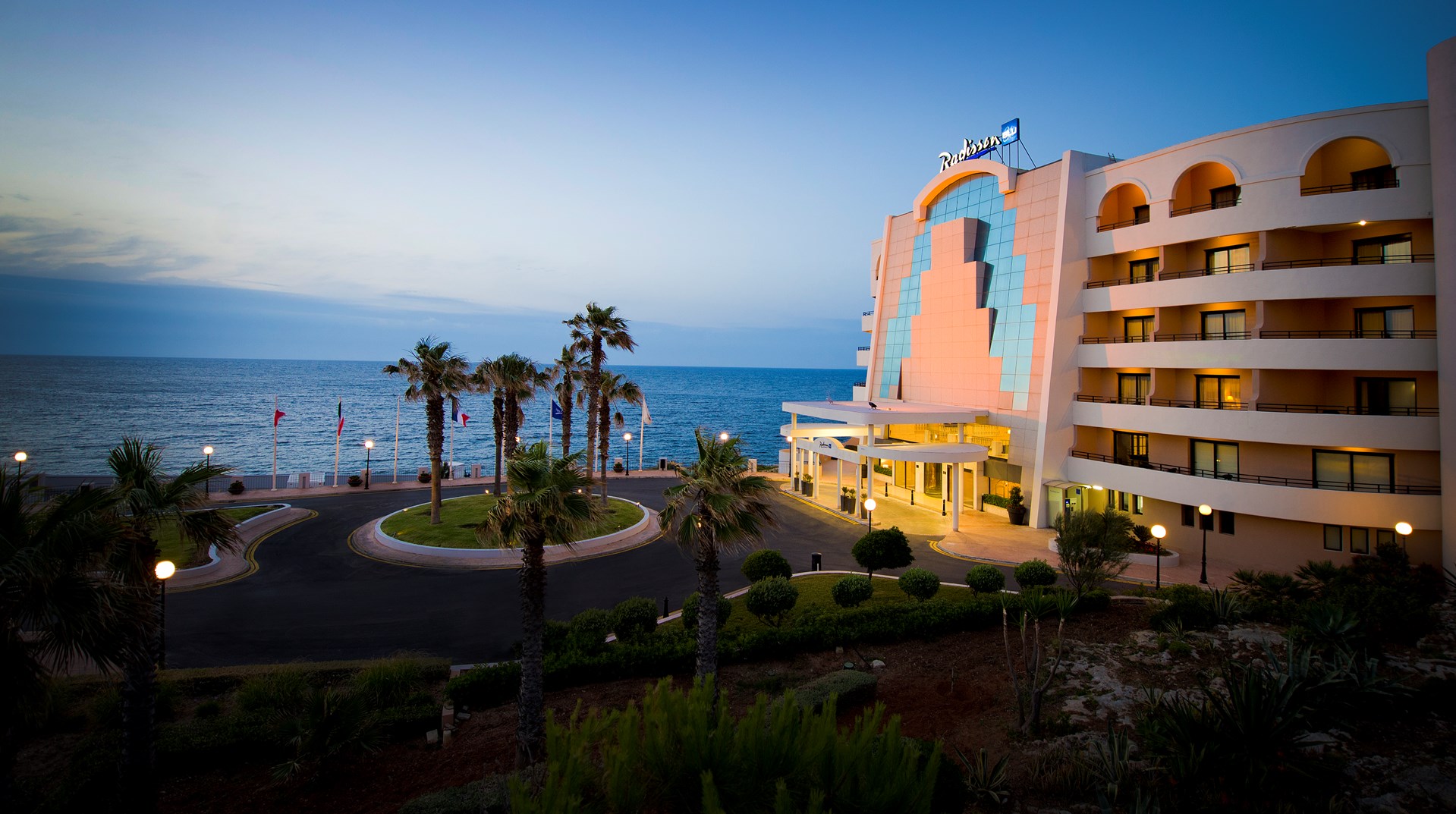 What a view! De azuurblauwe schoonheid van de Middellandse Zee lacht je toe Radisson Blu Resort St Julians 