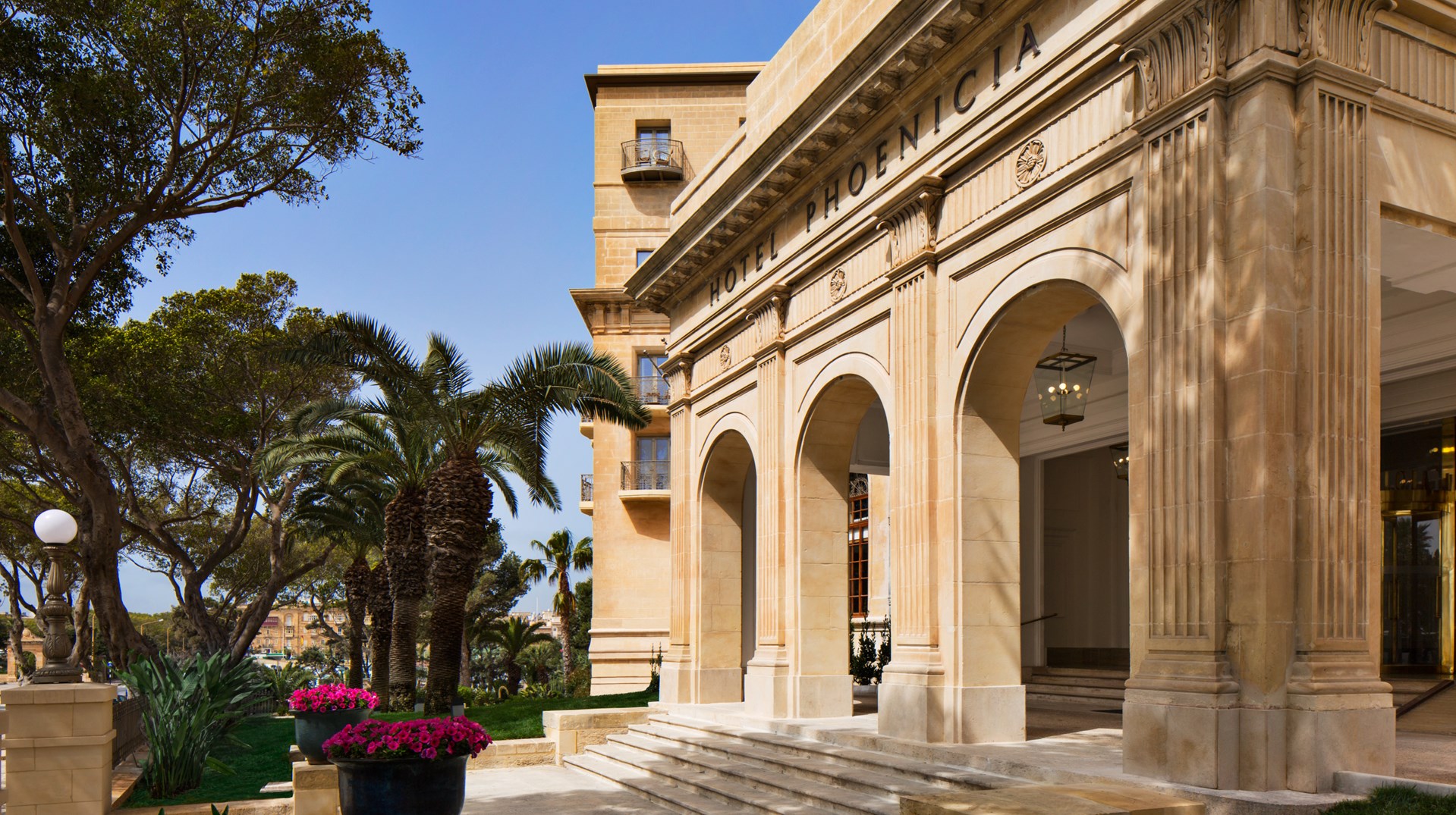 De favoriet van royals en supersterren, aan de toegangspoort van Valletta  The Phoenicia Malta